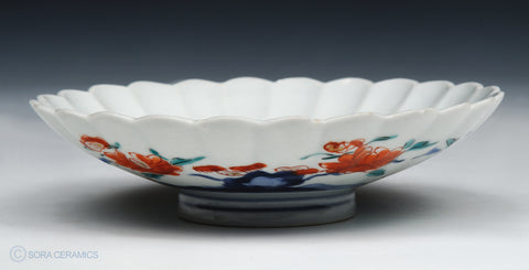 Imari small dish, petalled rim, white with center polychrome design