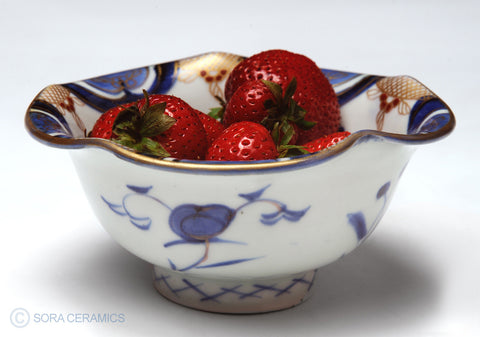 Imari small bowl, deep blue and white, 5-lobed rim