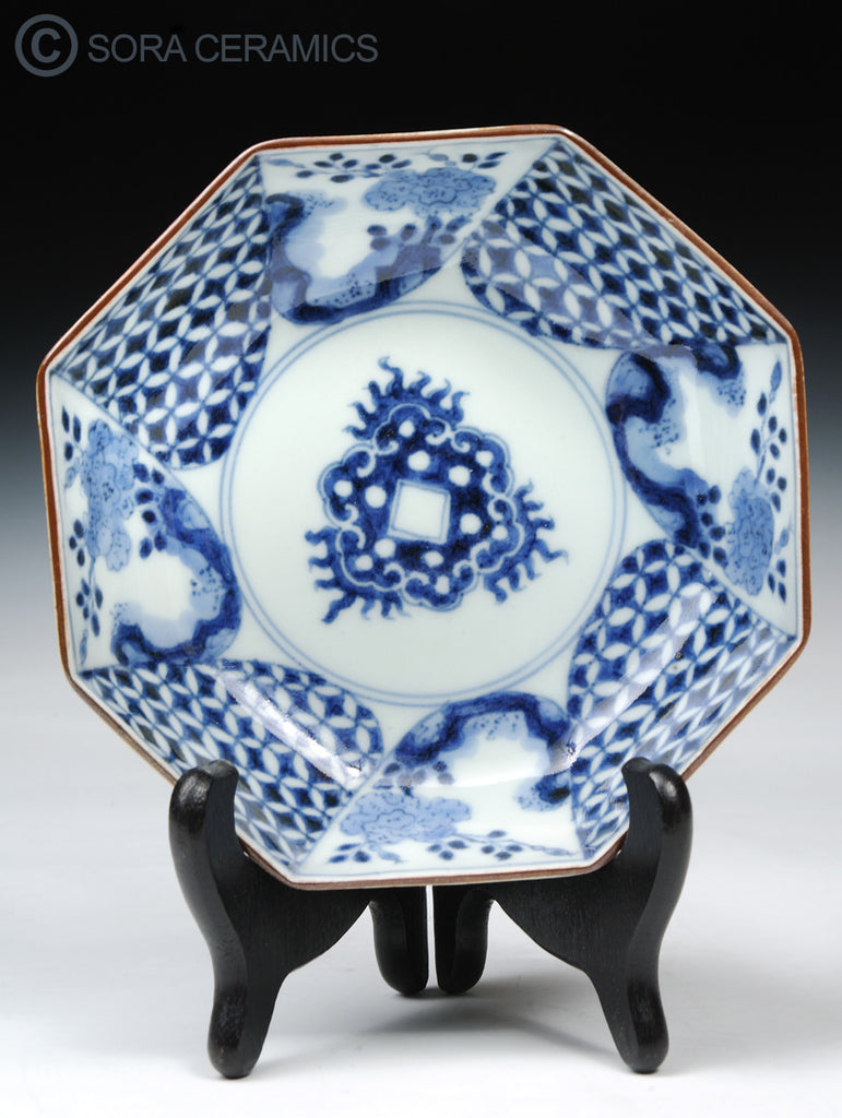 Imari bowl, octagonal rim, blue and white