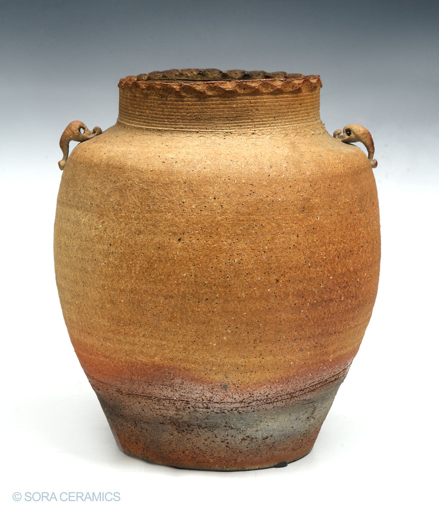Kozan earthen vase